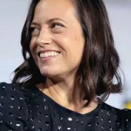 Lauren Schmidt Hissrich
